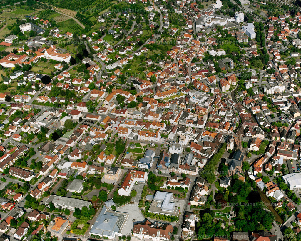 2526070 | BüHL 01.05.2005 Stadtzentrum im Innenstadtbereich  in Bühl im Bundesland Baden-Württemberg, Deutschland // The city center in the downtown area  in Bühl in the state Baden-Wuerttemberg, Germany Foto: Gerhard Launer