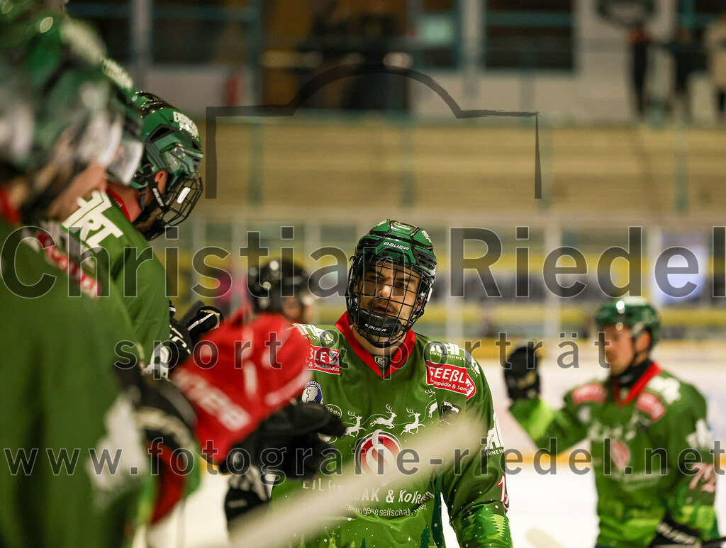 2023-12-26_068_TSV_Erding_gegen_ERV_Schweinfurt | Erding, Deutschland, 26.12.2023:
Eishockey, Bayernliga Vorrunde 2023 / 2024, 20. Spieltag, TSV Erding gegen ERV Schweinfurt, Endergebnis: 9:3

Daniel Krzizok (Erding Gladiators, #18)

Foto: Christian Riedel / fotografie-riedel.net