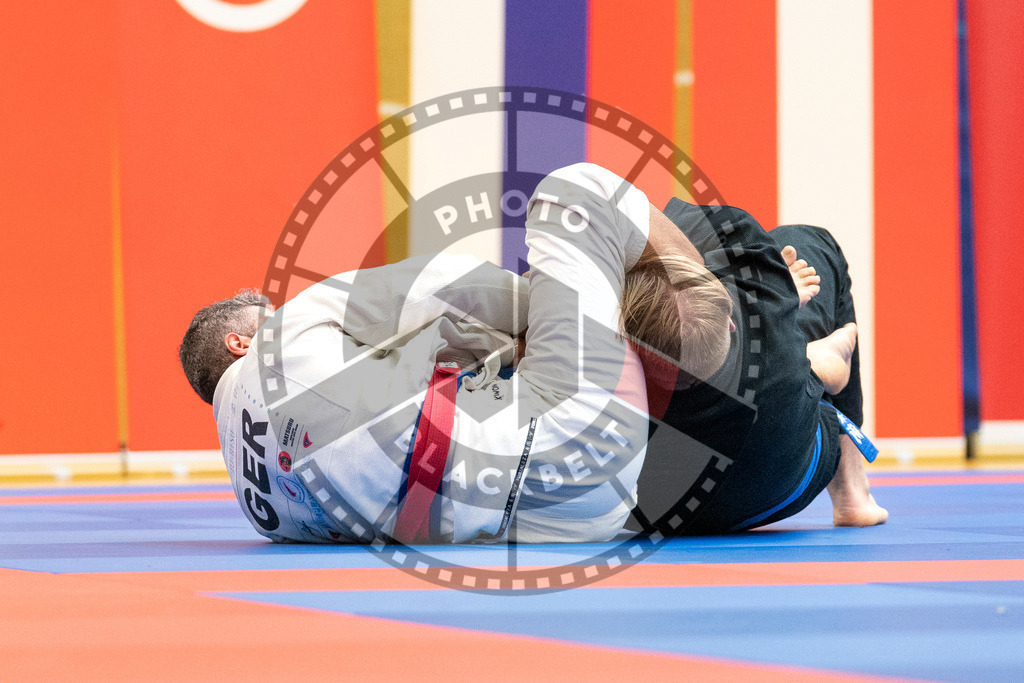 20231118PBB12351 | Fighters compete during the AJP Tour 600 Frankfurt Championship in Frankfurt/Main, Germany, on November 18, 2023.