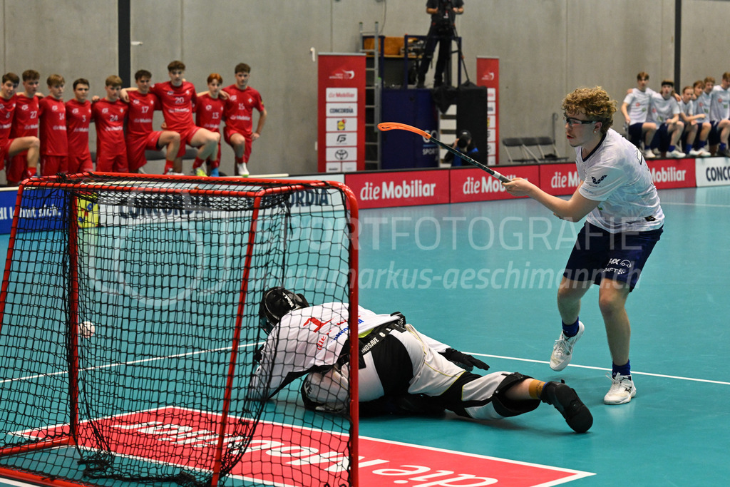 Switzerland B U19 vs Finland U19 - 2. February 2024 | Switzerland B U19 vs Finland U19
U19 Men International Matches in Switzerland
GoEasy Arena, Siggenthal Station
Finland forward #33 Marius Niemelä misses the goal.
Credit: Markus Aeschimann | <a href="https://www.markus-aeschimann.ch">Sportfotografie Markus Aeschimann</a> | <a href="https://www.instagram.com/sportfotografie.aeschimann">@sportfotografie.aeschimann</a> - Realisiert mit Pictrs.com
