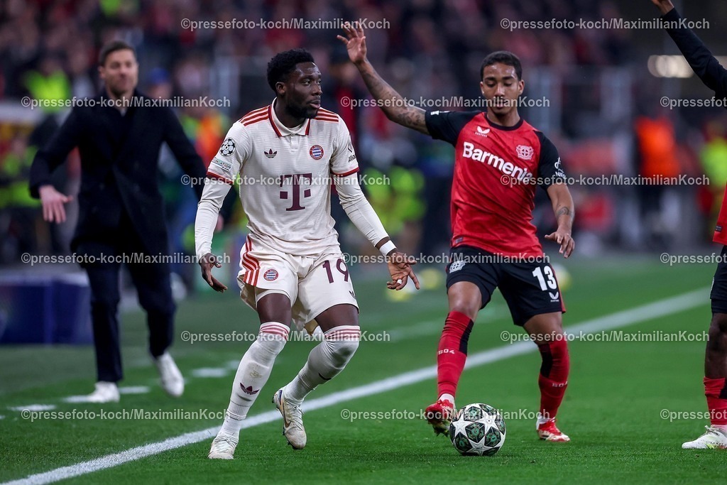 UCL11032502301 | 11.03.2025, Fußball, UEFA Champions League, Bayer 04 Leverkusen - FC Bayern München, Achtelfinale Rückspiel, BayArena, Saison 2024 2025: Alphonso Davies (FC Bayern #19) im Zweikampf gegen Arthur (Bayer04 Leverkusen #13)DFB regulations prohibit any use of photographs as image sequences and or quasi-video.