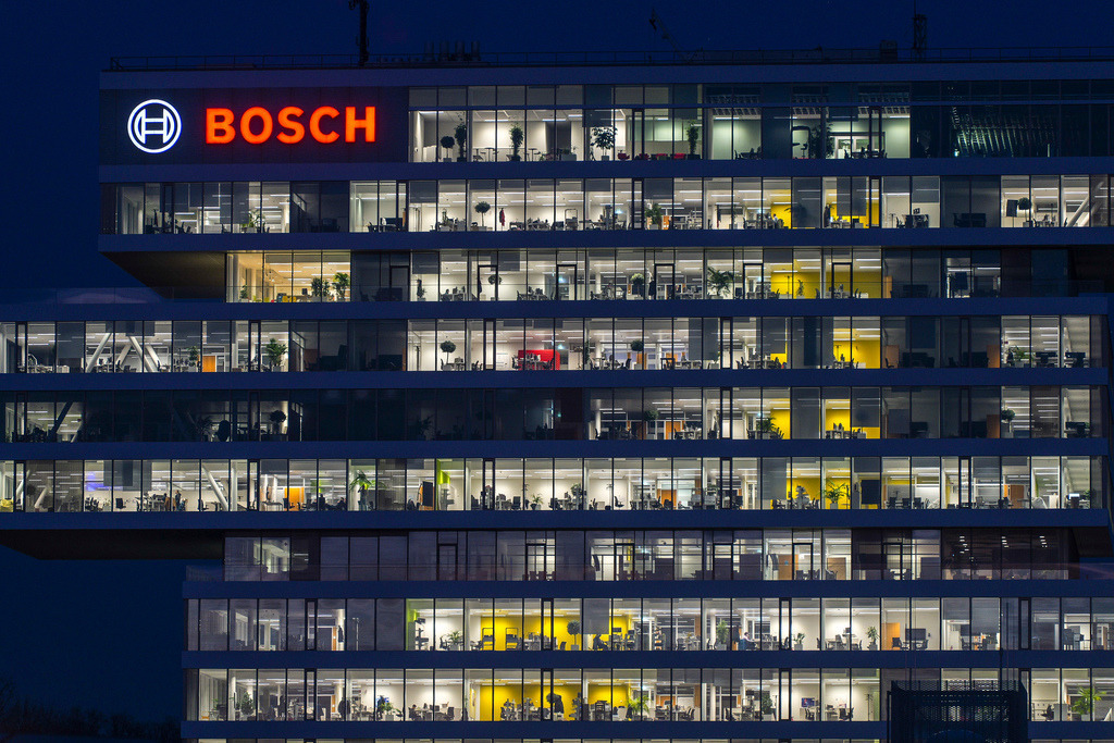 Bosch | Renningen Malmsheim - Robert Bosch , Globales Zentrum für Forschung und Vorausentwicklung bei winterliches Sonnenuntergang - Realisiert mit Pictrs.com