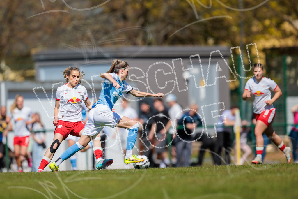 Gipfeltreffen der Frauen: Finale um den Sachsenlotto Landespokal 2026 | Am 1. Mai 2026 trafen im Endspiel des Sachsenlotto Landespokals die Frauen des Chemnitzer FC und die zweite Mannschaft von RasenBallsport Leipzig aufeinander. Vor stimmungsvoller Kulisse kämpften beide Teams ab 15:00 Uhr um die begehrte Trophäe des sächsischen Fußballs. Diese Galerie zeigt die Highlights, packende Zweikämpfe und die emotionalsten Momente des Finaltags. - Realisiert mit Pictrs.com