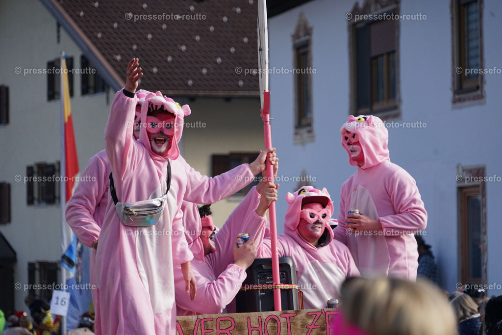 news-2023-Feb11-Fasching-Weissenbach-DSC01851 | Info aus dem Bezirk Reutte/Ausserfern Tirol sowie eine umfangreiche Bilddatenbank über die gesamte Region: Lechtal, Talkessel Reutte, Tannheimertal, Zwischentoren. Lech, Plansee, Zugspitze, Grenztunnel, B179, Fernpassstraße, Verkehr, Lawinen, Tradition, - Realisiert mit Pictrs.com