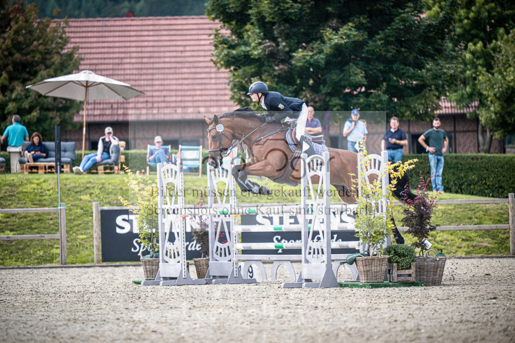 DOS_9637 | Entdecke hochwertige Reitturnierfotos von Foto Oger. Professionell, emotional und authentisch – jetzt Lieblingsmomente im Shop bestellen.Deutschlandweite Turnierfotografie. - Realisiert mit Pictrs.com