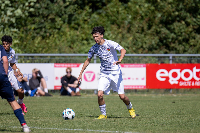 FC Scharbeutz 1 - Tema Chase Football Club I DanaCup 2026 081 | Herzlich willkommen in meiner Fotogalerie für Sportmannschaften. Schau gerne mal rein, vielleicht ist Dein Team ja auch dabei! Falls nicht, schreib mir und wir ändern das! :)  - Realisiert mit Pictrs.com