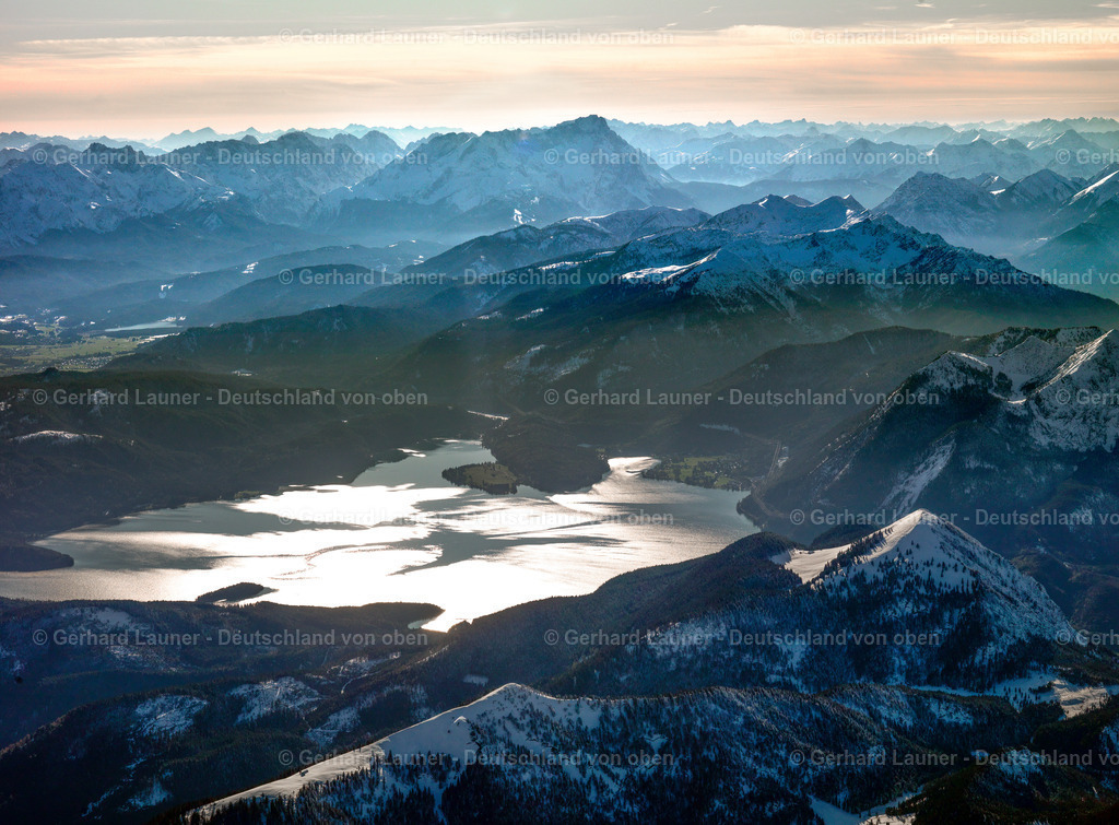 2991217 | Blick über den Walchensee und die Alpen in Richtung Zugspitze
