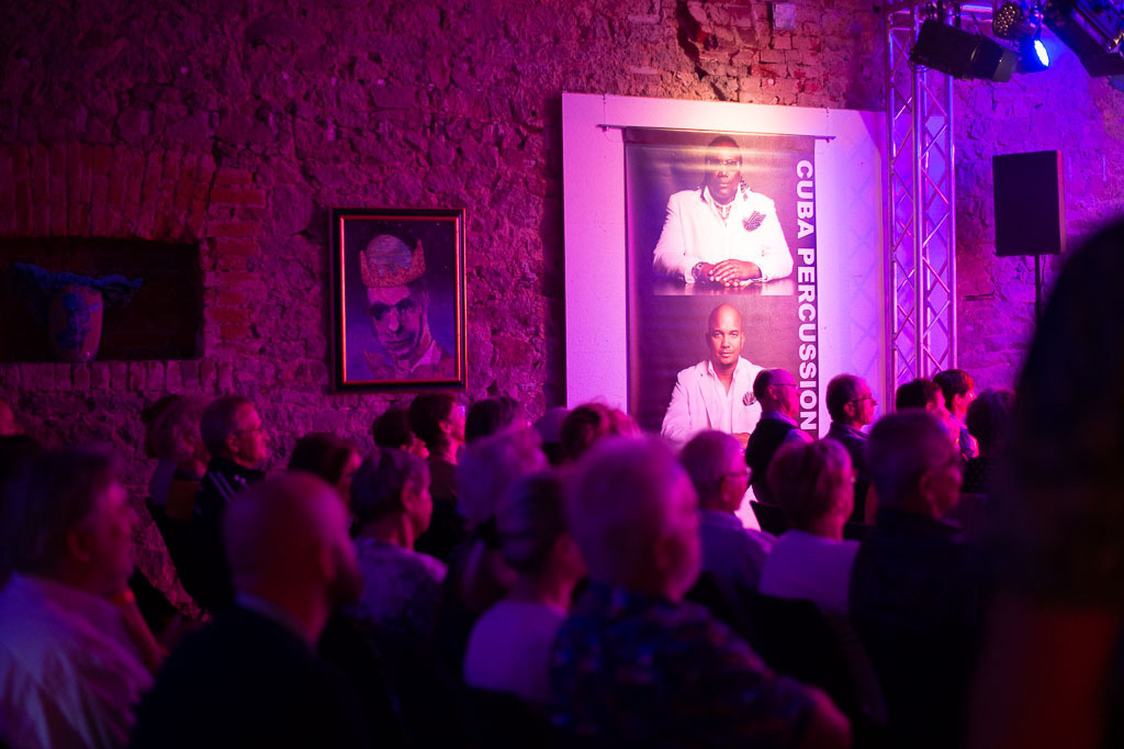 Tango meets Cuba | Tango meets Cuba mit den Klazz Brothers & Cuba Percussion im Forte Belvedere Leisnig zum Festival Hallo Leisnig 2022. - Realisiert mit Pictrs.com