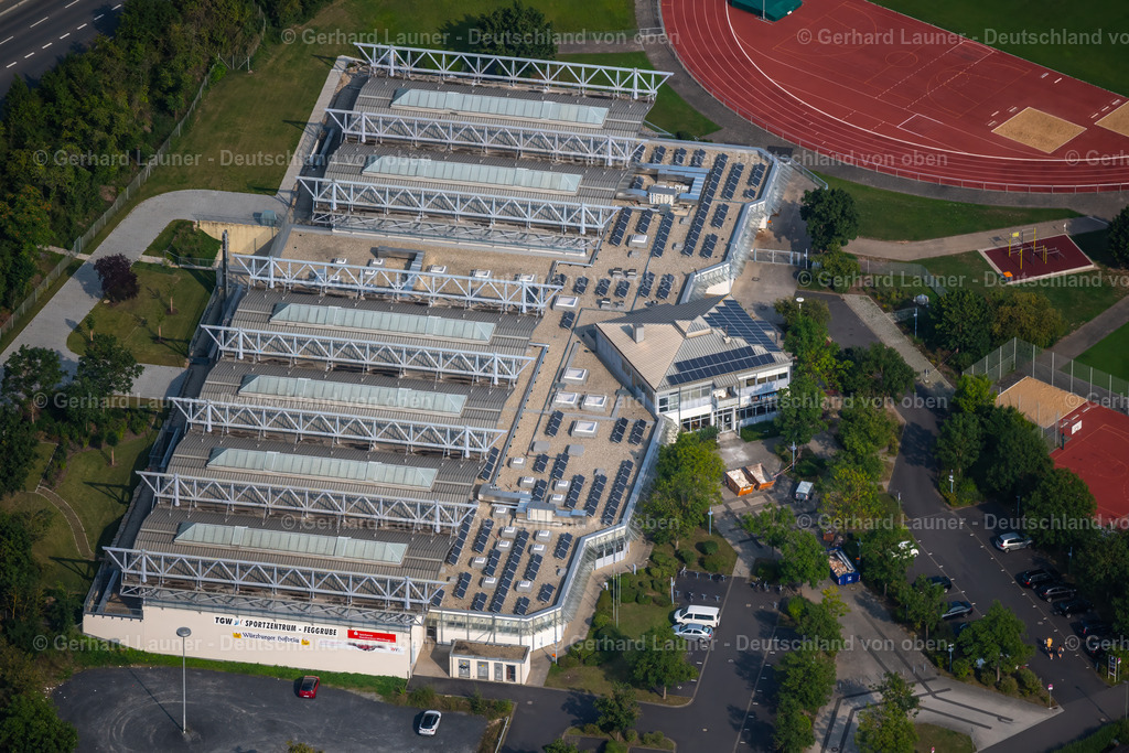 4047725 | WüRZBURG 21.08.2021 Ensemble der Sportplatzanlagen " Turngemeinde Würzburg von 1848 e.V. " am Heiner-Dikreiter-Weg im Ortsteil Sanderau in Würzburg im Bundesland Bayern, Deutschland. Weiterführende Informationen bei: Turngemeinde Würzburg 1848 e.V. Sportzentrum Feggrube. // Ensemble of sports grounds " Turngemeinde Wuerzburg von 1848 e.V. " on am Heiner-Dikreiter-Weg in the district Sanderau in Wuerzburg in the state Bavaria, Germany. Further information at: Turngemeinde Wuerzburg 1848 e.V. Sportzentrum Feggrube. Foto: Gerhard Launer