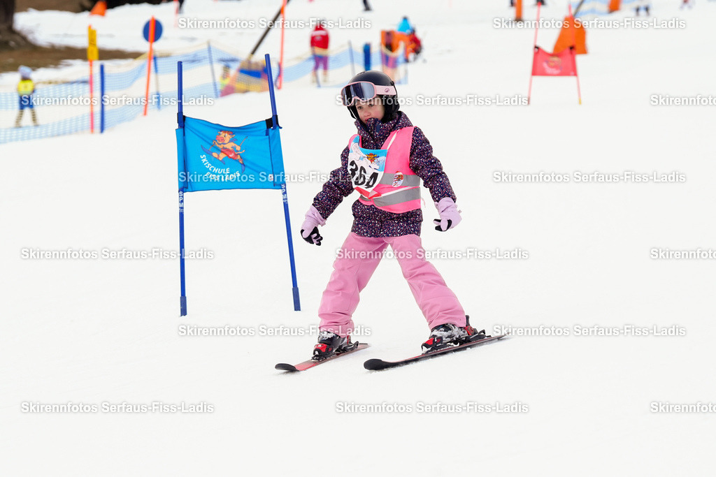 SRF_02.01.2026_0573 | Skirennfotos,Serfaus,Fiss,Ladis,Kinderskirennen,Winter,Tirol,Oberland,skirace,SFL,feelfree,weil wir's genießen,ski,Ski,skifahren,Sonnenplateau, - Realisiert mit Pictrs.com