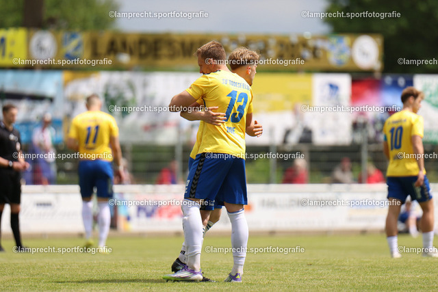 Fußball I Herren I Saison 2025-2026 I Aufstiegsrunde Regionalliga Nord I 1. Spieltag I SV Todesfelde - Blumenthaler SV 019 | v.l. Christian Rave (13, SV Todesfelde), Pawel Erfmann (6, SV Todesfelde) - Realisiert mit Pictrs.com