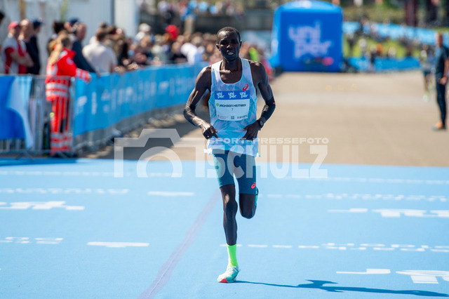 20250427-NSZ_3105 | Zieleinlauf Jackson Kemboi Rutto (Nr.7,KEN)DEU, Düsseldorf, 27.04.2025 Uniper Düsseldorf Marathon 2025 - Realisiert mit Pictrs.com