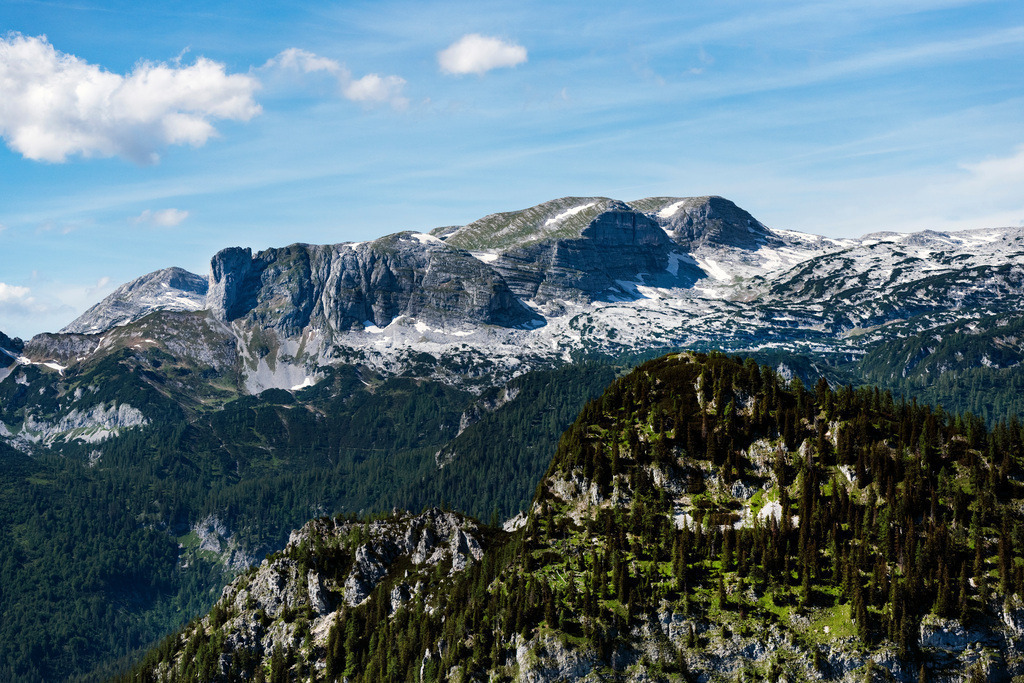 dr__0092599.jpg | TAUPLITZ 14.06.2022 Felsen- Massiv und Berglandschaft "Grimming" in Tauplitz in Steiermark, Österreich. 