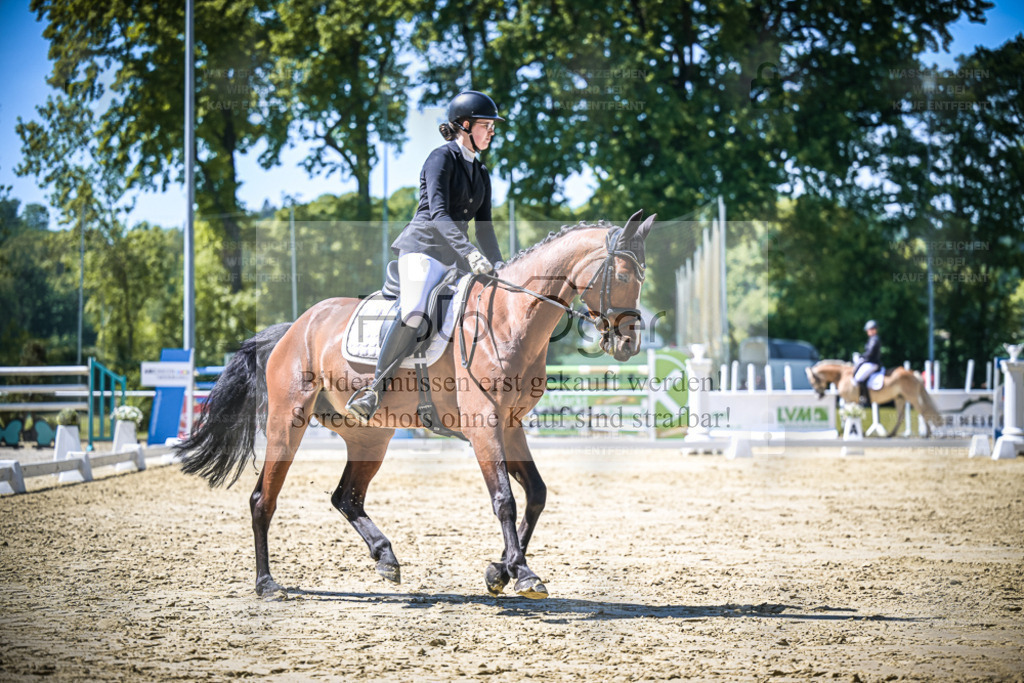 DOS_8928 | Entdecke hochwertige Reitturnierfotos von Foto Oger. Professionell, emotional und authentisch – jetzt Lieblingsmomente im Shop bestellen. - Realisiert mit Pictrs.com