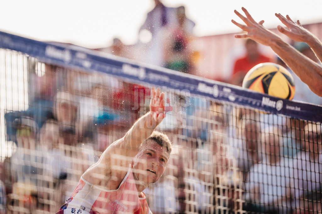 Beachvolleyball | Männer | Allianz German Beach Tour 2025 | Tourstop Bremen | 14.06.2025 | Daniel Kirchner beim Angriff
