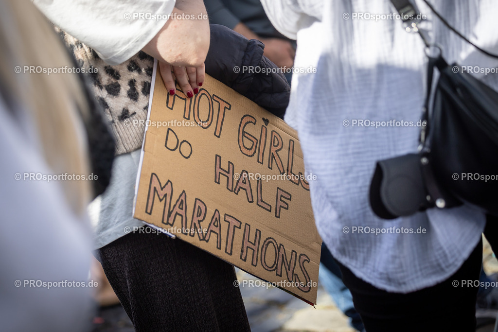 44. Kölner Brückenlauf; Koeln, 14.09.25 | Impressionen vom 44. Kölner Brückenlauf am 14.09.25 am Schokoladenmuseum in Koeln. Foto: BEAUTIFUL SPORTS/Leah Kohring