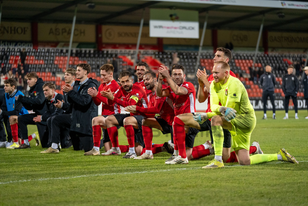 SG Sonnenhof Grossaspach vs. SSV Ulm 1846 Fussball, Fussball, WFV-Pokal, Viertelfinale, 01.04.2026 | SG Sonnenhof Grossaspach kommt nach dem Sieg in die Fankurve zum jubeln,SG Sonnenhof Grossaspach vs. SSV Ulm 1846 Fussball, Fussball, WFV-Pokal, Viertelfinale, 01.04.2026