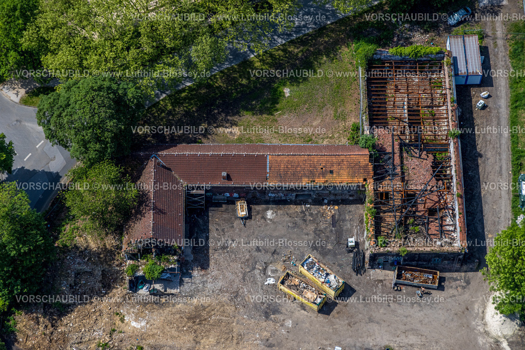Dortmund240507007Somborn | Luftbild vom Hof Schulte Somborn, Brandruine eines Bauernhofs in Dortmund Somborn, Ziegelhäuser, verkohlte Dachsparren, eingestürte Dächer, Wiederaufbau eines Guthofs, Somborn, Dortmund, Ruhrgebiet, Nordrhein-Westfalen, Deutschland