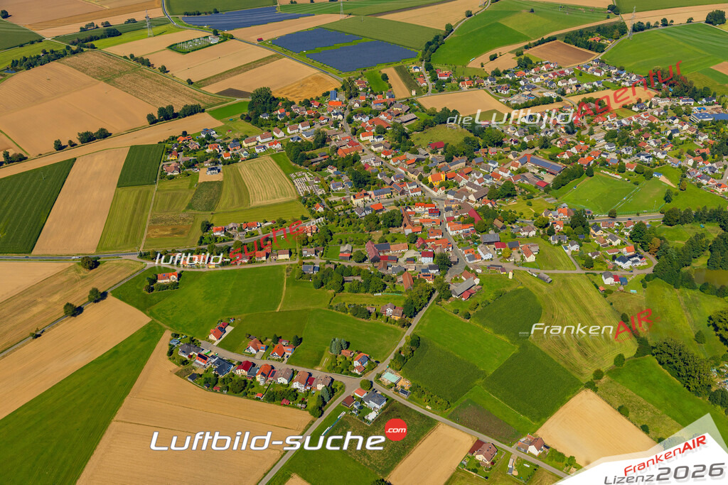 Klassische Luftaufnahme ohne Drohne zeigt:Altenstadt bei Vohenstrauß - Die Luftbildaufnahme wurde 2025 vom UL-Flugzeug heraus erstellt ( keine Drohne ) - Hochauflösende Luftaufnahme -Nicht vergleichbar mit Google Maps oder Satelittenbilder- Die Geschenkidee !Mit Lizenz und Bildrechte bestellbar