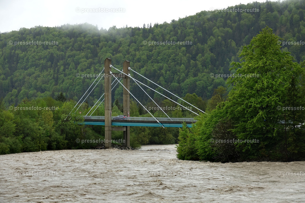 welltvi-Ulrichsbruecken-B179-Pinswang-Hochwasser-21052019-DSD01404 | Info aus dem Bezirk Reutte/Ausserfern Tirol sowie eine umfangreiche Bilddatenbank über die gesamte Region: Lechtal, Talkessel Reutte, Tannheimertal, Zwischentoren. Lech, Plansee, Zugspitze, Grenztunnel, B179, Fernpassstraße, Verkehr, Lawinen, Tradition, - Realisiert mit Pictrs.com