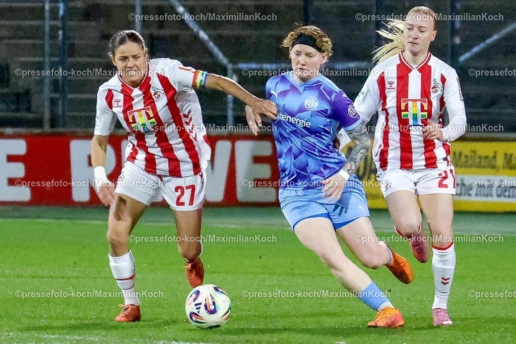 xSSCx09022601002 | 09.02.2026, xsscx, Frauen Fussball, 1. FC Koeln - SGS Essen, 1. Fussball Bundesliga, 17. Spieltag, Franz-Kremer-Stadion, Saison 2025 2026: Laura Feiersinger (1. FC Koeln 27) im Zweikampf gegen Natasha Kowalski (SGS Essen 10) und Anna Gerhardt (1. FC Koeln 21) DFB regulations prohibit any use of photographs as image sequences and or quasi-video. Photo: xSandraxScherningxPressefotoKochx
