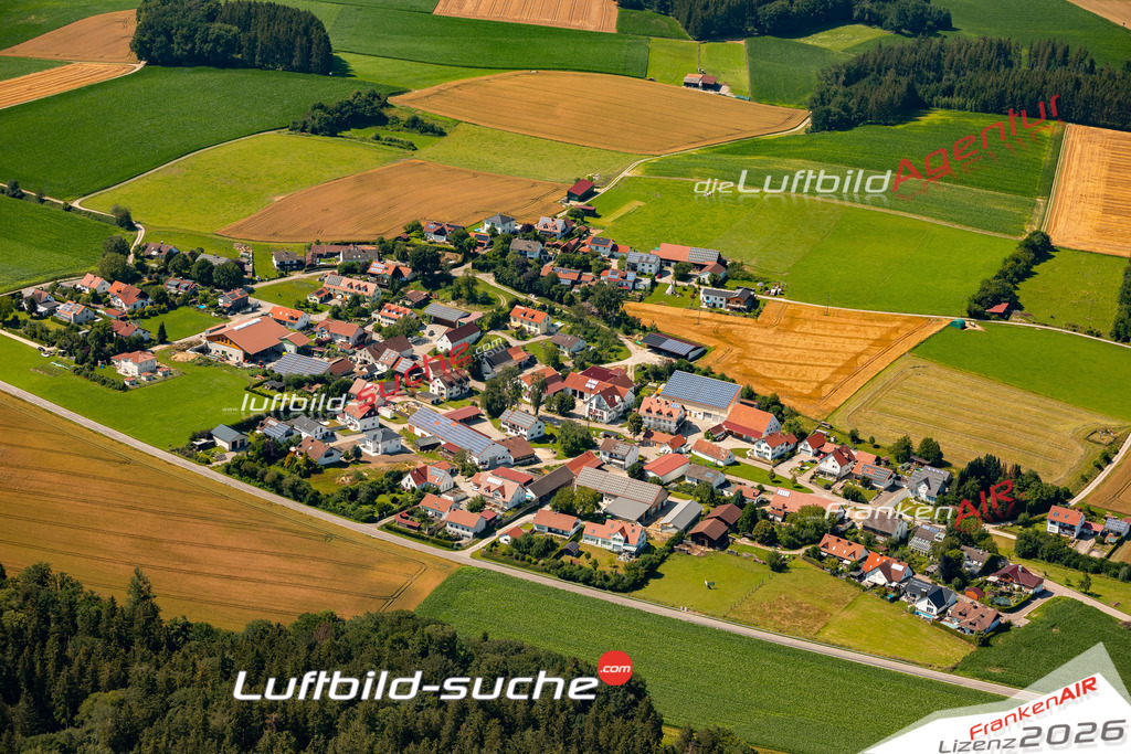 Das Luftbild zeigt : Zillenberg Ried - Die Luftaufnahme wurde 2024 vom UL-Flugzeug aus erstellt ( keine Drohne ) - Hochauflösende Luftaufnahme - Für grossformatige Ausdrucke geeignet. Die Geschenkidee !Mit Lizenz und Bildrechte bestellbar