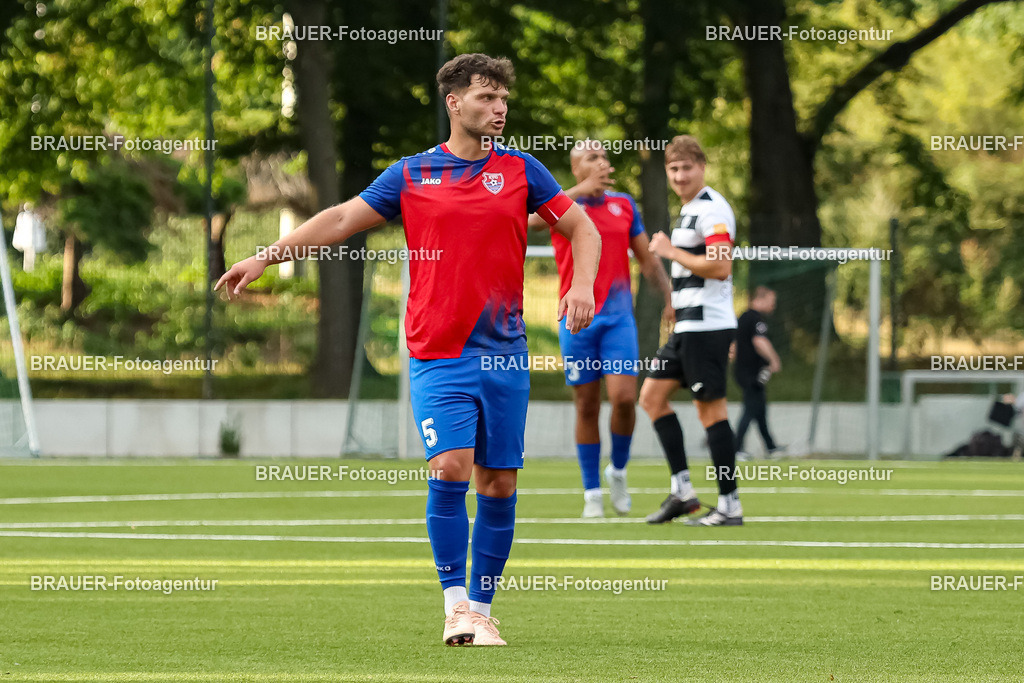 1_KFCWAT_20250723_0050.JPG -  - KFC Uerdingen - SG Wattenscheid 09 - Testspiel | Krefeld, Deutschland, 23.07.25: Ole Päffgen (KFC Uerdingen) gestikuliert, Gestik waehrend des Testspiel Spiels zwischen KFC Uerdingen - SG Wattenscheid 09 in der Covestro Sportpark am 23. July 2025 in Krefeld, Deutschland. (Foto von Stefan Brauer/Brauer-Fotoagentur)