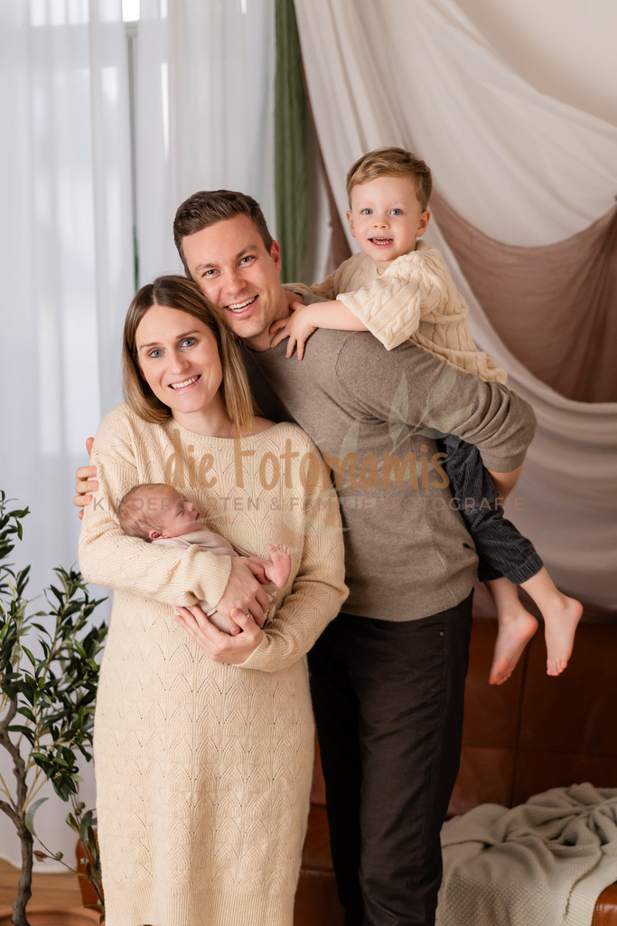 DSC04073 (1) | Die Fotomamis – Eure Fotografen für Babybauch-, Neugeborenen-, Familien-, Kindergarten- und Hochzeitsfotografie. Mit Feingefühl, Leidenschaft & Liebe zum Detail.