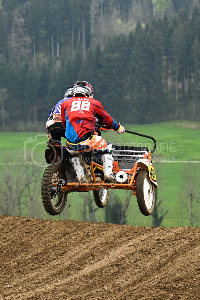 Motocross Schlatt bei Winterthur - 30. April 2023 | #49 Krieg Martin / Kaelin Bruno aus Neukirch Egnach (CH) auf Neuteerbit 612 in der Kategorie Seitenwagen am Motocross Schlatt bei Winterthur, 30. April 2023. 
Instagram: @mx_schlatt | @mc_wila | @sam_schweiz
Bild: Sportfotografie Markus Aeschimann | www.markus-aeschimann.ch - Realisiert mit Pictrs.com