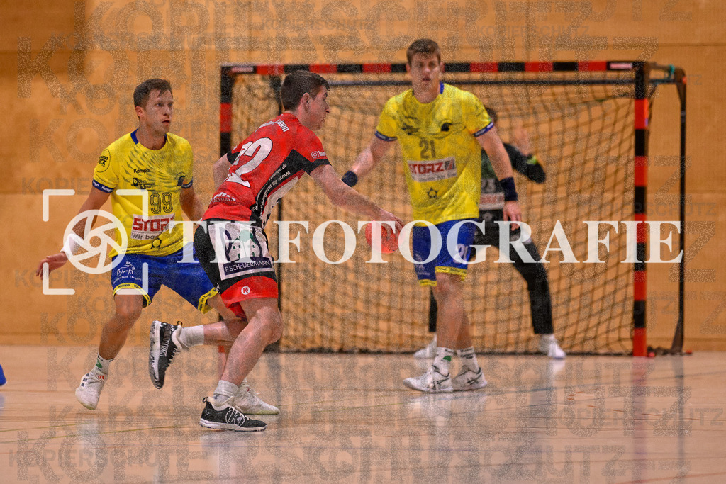 GER, SG Maulburg/Steinen - SG Allensbach/Dettingen, Handball, Landesliga Suedbaden, 2. Spieltag, Saison 2024/2025, 28.09.2024 | Niklas Ahrens (SG Maulburg/Steinen, #22), Elias Mueller (SG Allensbach/Dettingen-Wallhausen, #99), Luca Wilke (SG Allensbach/Dettingen-Wallhausen, #21)GER, SG Maulburg/Steinen - SG Allensbach/Dettingen, Handball, Landesliga Suedbaden, 2. Spieltag, Saison 2024/2025, 28.09.2024Foto: TH Fotografie/Thomas Hess
