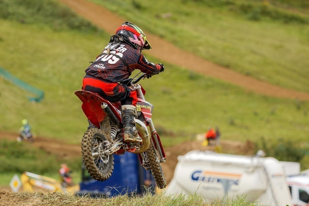 Motocross_Gerstetten_250802_4452 | Fotopresso – Sportfotografie in Heidenheim & Umgebung. Professionelle Sportfotografie für unvergessliche Momente. Dynamische Action-Shots, emotionale Szenen & hochwertige Bilder. - Realisiert mit Pictrs.com