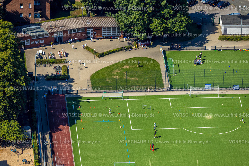 Gladbeck250800697 | Luftbild, Teilansicht Sportplatz und Vereinsheim Hegestraße BV Rentfort 1919/46 e.V., Sporttraining, Rentfort, Gladbeck, Ruhrgebiet, Nordrhein-Westfalen, Deutschland