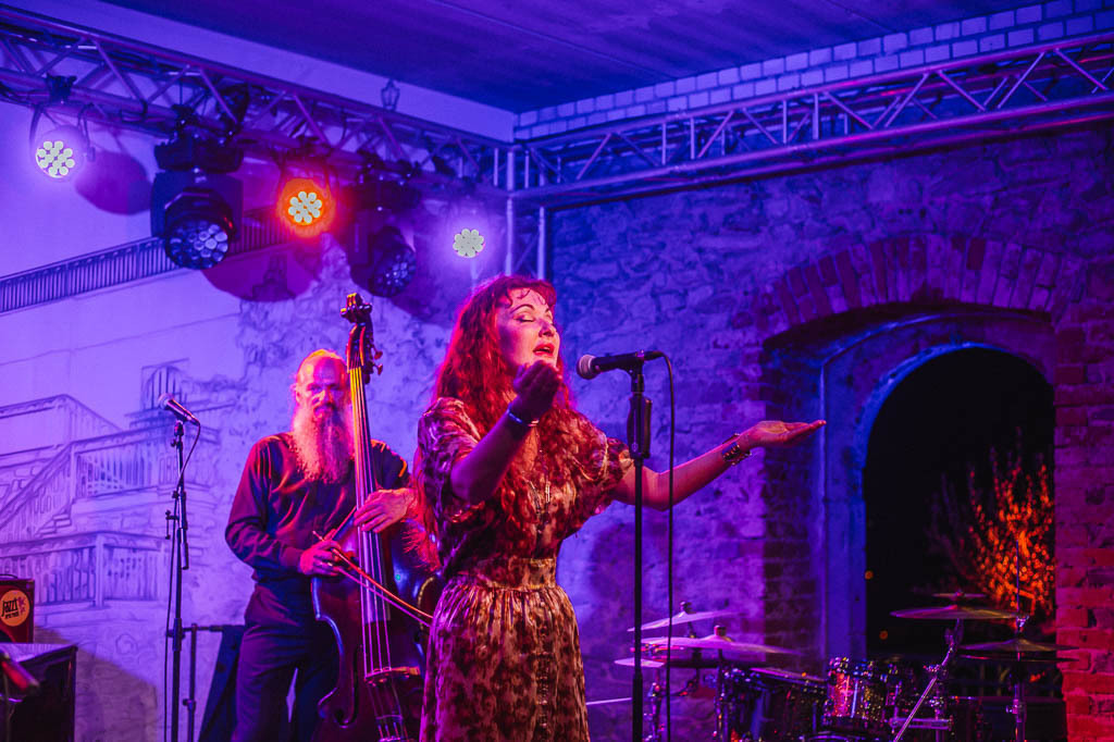 Maria Markesini Konzert | Maria Markesini meets Klazz Brothers im Forte Belvedere Leisnig zum Festival Hallo Leisnig 2022. - Realisiert mit Pictrs.com