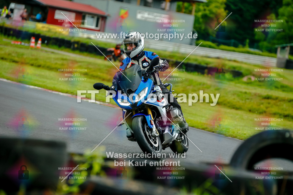 VBK-4072 | Hier findet Ihr Bilder von Touristenfahrten auf der Nürburgring Nordschleife oder von anderen Veranstaltungen die ich besucht habe. Viel Spass beim Durch Schauen 