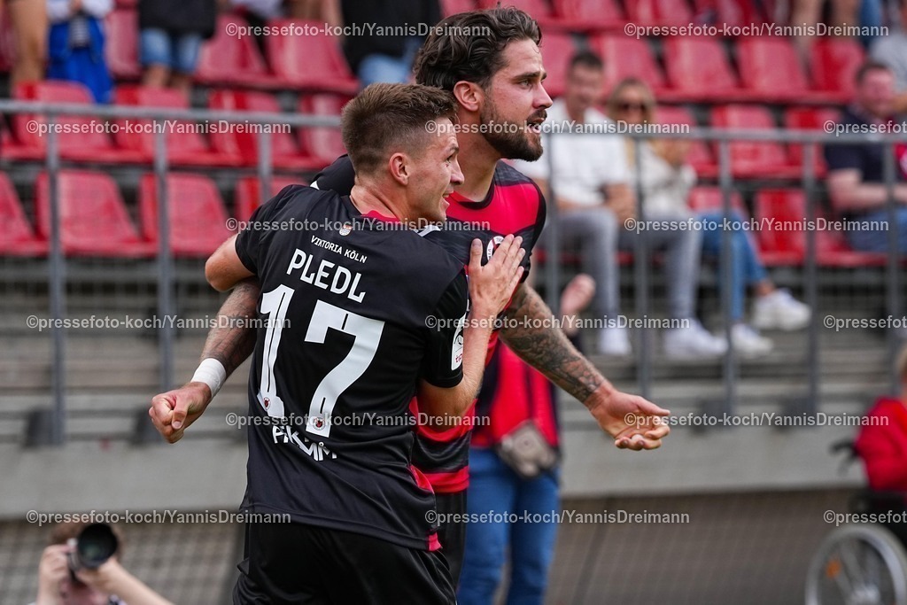 xydr03082501046 | 03.08.2025, xydrx, Fußball, 3.Liga, Viktoria Köln - FC Schweinfurt 05, Saison 2025 2026, Sportpark Höhenberg:  Torjubel nach dem Tor zum 1:0 für Viktoria Köln durch Torschütze Lex-Tyger Lobinger (Viktoria Köln #9) zusammen mit Marco Pledl (Viktoria Köln #17) DFB regulations prohibit any use of photographs as image sequences and or quasi-video.