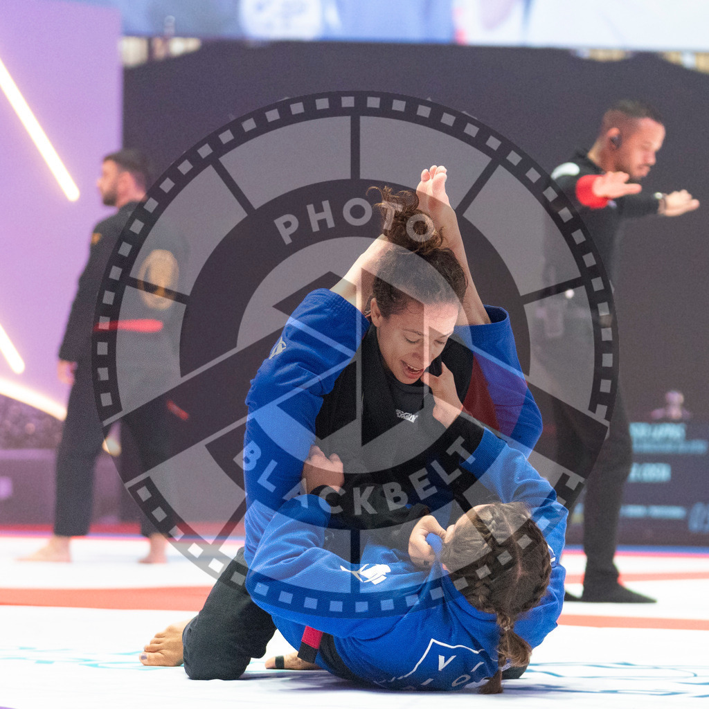 20231109PBB3371 | Fighters compete during the AJP World Professional Championship in the Mubadala Arena in Abu Dhabi, Arab United Emirates, on November 9, 2023.