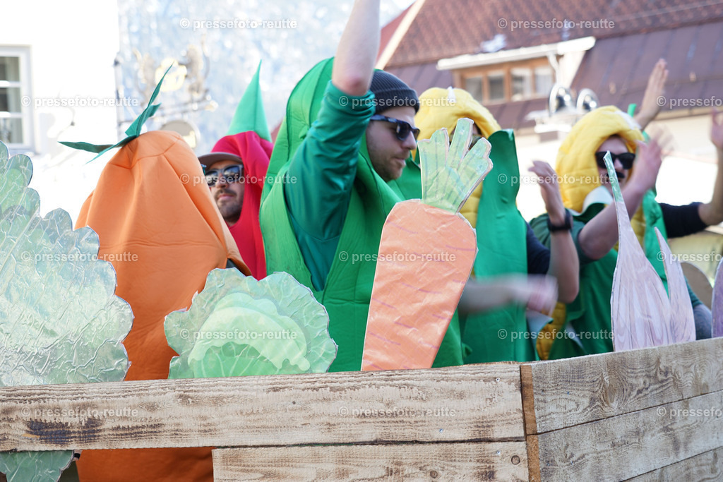 news-2023-Feb16-Unsinniger_Fasching_Reutte-sony-DSC02465 | Info aus dem Bezirk Reutte/Ausserfern Tirol sowie eine umfangreiche Bilddatenbank über die gesamte Region: Lechtal, Talkessel Reutte, Tannheimertal, Zwischentoren. Lech, Plansee, Zugspitze, Grenztunnel, B179, Fernpassstraße, Verkehr, Lawinen, Tradition, - Realisiert mit Pictrs.com