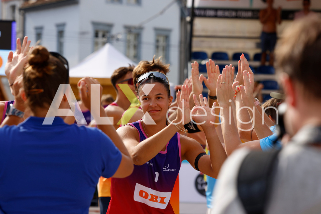 Obi BeachTour 2026 - Basel | BASEL, SWITZERLAND - JULY 19: ZOÉ FLÜCKIGER (SUI) during the Obi BeachTour 2026 celebration at Barfüsserplatz on July 19, 2026 in Basel, Switzerland. - Realisiert mit Pictrs.com