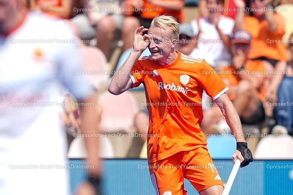 xydrx09082502014 | 09.08.2025, xydrx, Herren EuroHockey Championship 2025, Gruppenphase, Gruppe a, Niederlande - Spanien, Sparkassenpark Mönchengladbach: Torjubel nach dem Tor zum 1:0 für die Niederländische Feldhockey Nationalmannschaft durch Torschütze Tjep Hoedemakers (NED #19)