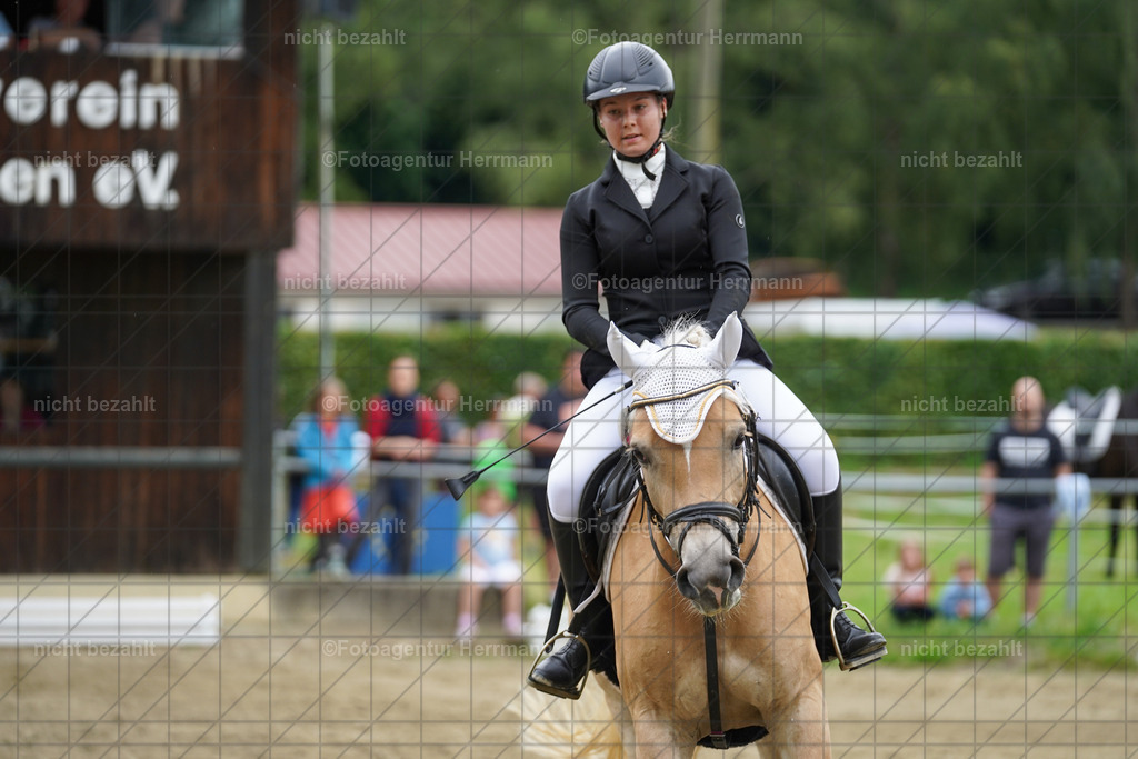 20240630-FAH01222 | Turnierbilder Schwabmünchen, Dressurbilder, Springreitturnier, Reitsportbilder, Turnierfotografen Bayern, Turnierfotograf