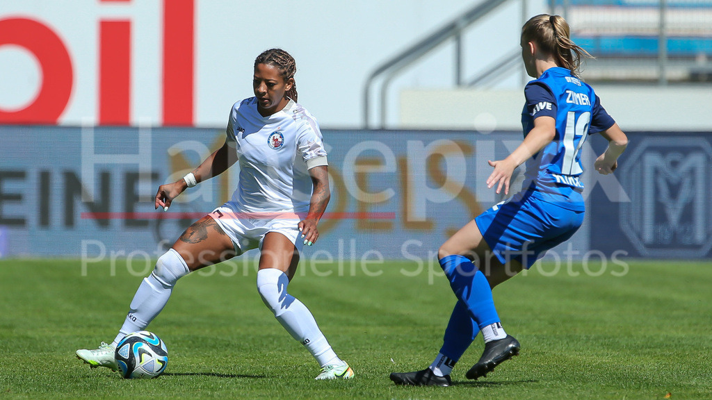Fussball, 2. Frauen-Bundesliga, SV Meppen - 1. FFC Turbine Potsdam | v.li.: Adrienne Jordan (1. FFC Turbine Potsdam, 15) und Nina Zimmer (SV Meppen, 12) im Zweikampf, Duell, Dynamik, Aktion, Action, Spielszene, DIE DFB-RICHTLINIEN UNTERSAGEN JEGLICHE NUTZUNG VON FOTOS ALS SEQUENZBILDER UND/ODER VIDEOÄHNLICHE FOTOSTRECKEN. DFB REGULATIONS PROHIBIT ANY USE OF PHOTOGRAPHS AS IMAGE SEQUENCES AND/OR QUASI-VIDEO.