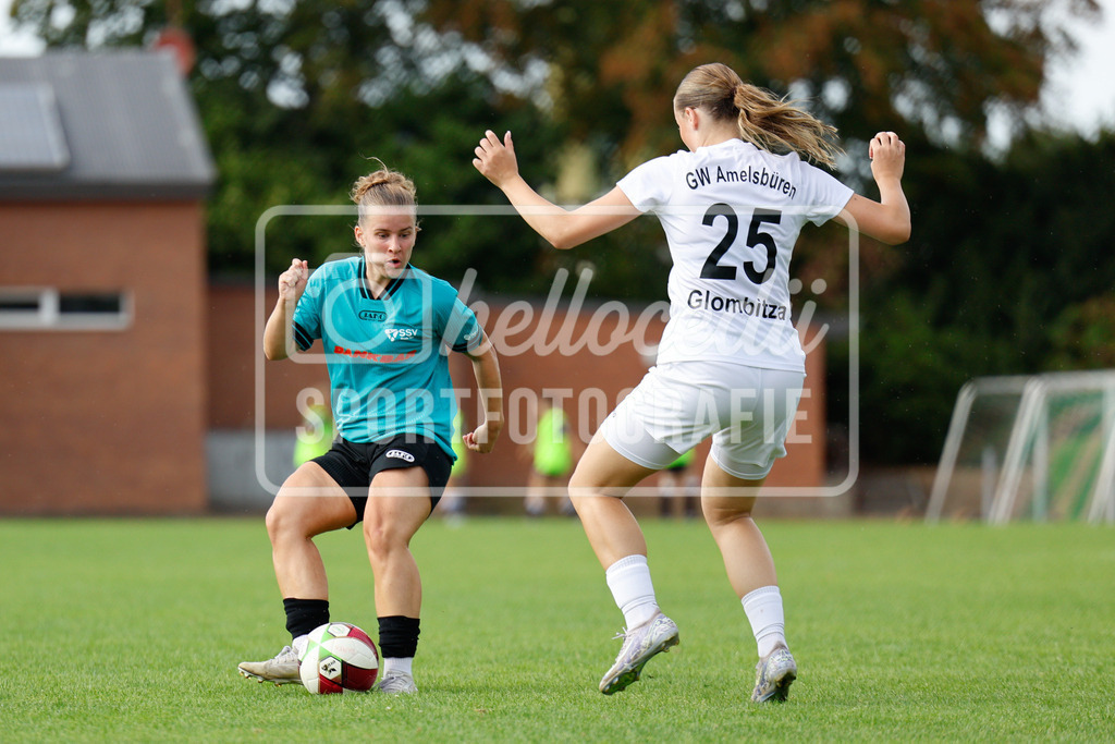 Fußball I Frauen I Westfalenpokal 26-27 I DJK GW Amelsbüren - SSV Rhade  I 18692 | Frauke Kaplon (26, SSV Rhade) und Katharina Gronover (26, DJK GW Amelsbüren) im Zweikampf - Realisiert mit Pictrs.com