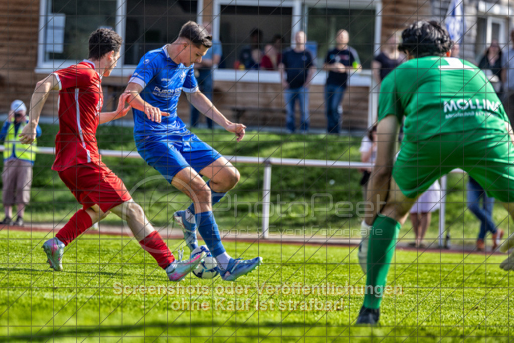 20250824_162313_0334-Bearbeitet | #,1.FC Eislingen (blau) vs. MTV Stuttgart (rot), Fussball, Landesliga 2 - wfv, 02. Spieltag, Saison 2025/2026, Rasenplatz, Eichbachstation, Haldenstraße, 73054 Eislingen, 24.08.2025 - 15:00 Uhr,Foto: PhotoPeet-Sportfotografie/Peter Harich