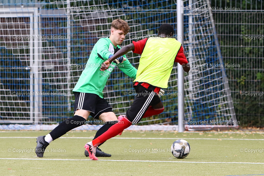 NH_KlubKosova_HarburgerSC_Testspiel_HarburgPokal_21072024 | #17 Edison Sa Borges Dju (Klub Kosova), #12 Jamie Joel Schörder (Harburger SC)Fußball I Herren I Testspiel (Harburg-Pokal) I Saison 2024-2025 I Klub Kosova - Harburger SC I 21.07.2024 I Sportplatz Alter Postweg