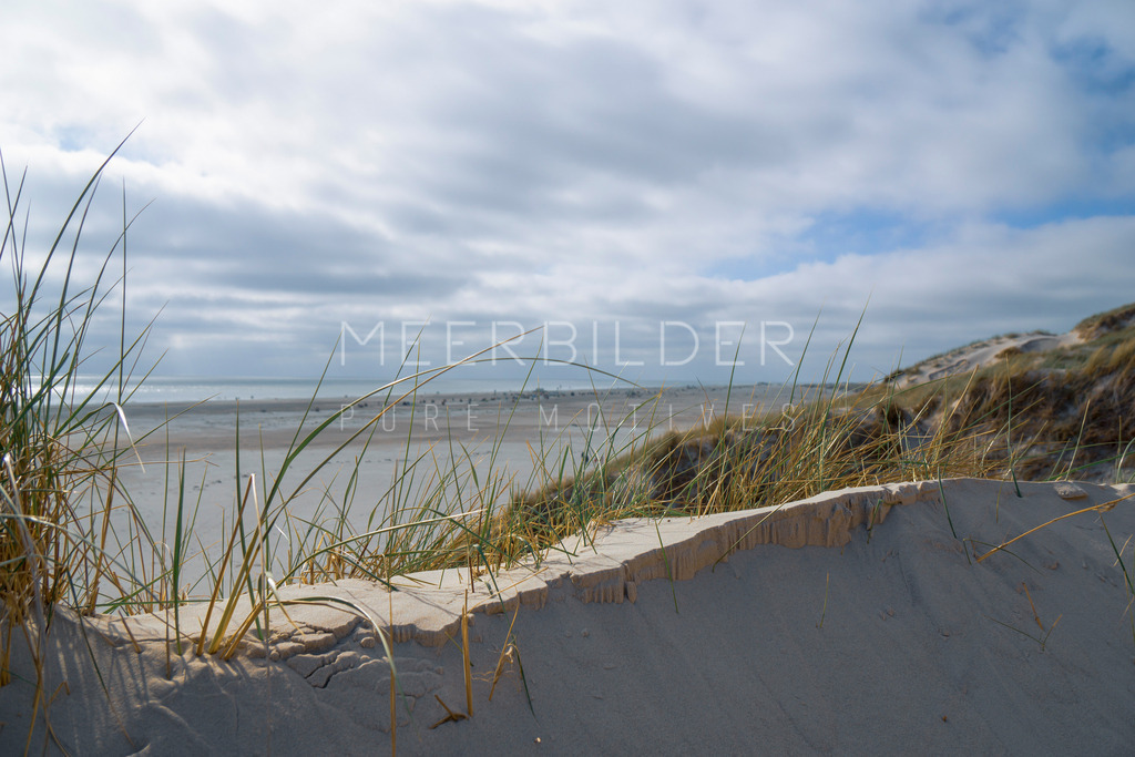 Nordsee Dünenbild // Dünenkante | Gestalten Sie Ihr Zuhause mit einzigartigen Bildern von Ostsee u. Nordsee – als Leinwandbild, Acryl, Alu-Dibond oder FineArt Hahnemühle, individuell anpassbar.