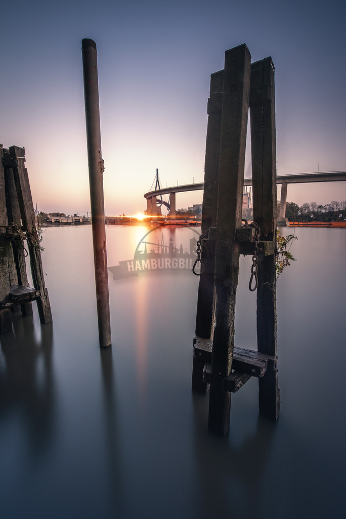 Köhli Sunrise Hochkant LZB | Exklusive Hamburg collagen, tolle Segelbilder und viele weitere tolle Motive auf Leinwand, Poster, Alu-Dibond, u.v.m. findet Ihr bei uns auf hamburgbild.de. Findet Euer Wandbild für Euer Zuhause, Büro oder die  Praxis…. - Realisiert mit Pictrs.com
