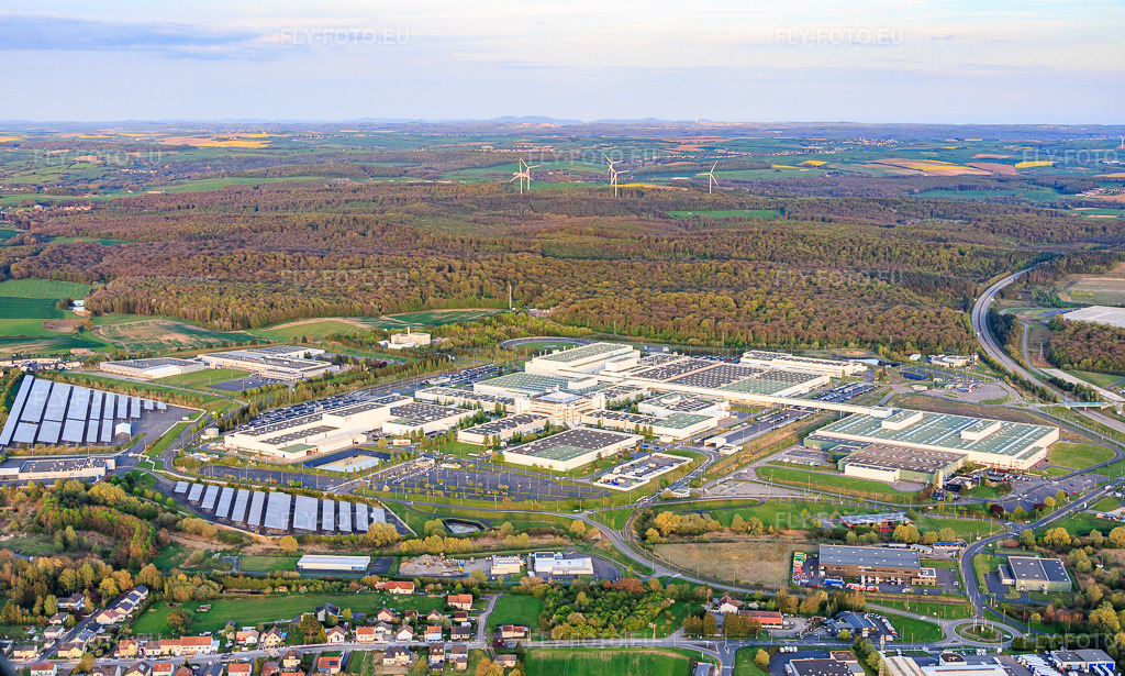 Vue aérienne: Zone industrielle Europôle, avec MAHLE Behr Hambach SAS et INEOS à Hambach dans le département Moselle, France – .Photo: IMG_154822.jpg prise le 17/04/2026 par Werner Riehm/FLY-FOTO.eu – Résolution de l'original: 5886 x 3537 px – MAHLE Group – Le 4x4 tout terrain INEOS Grenadier INEOS Grenadier FR