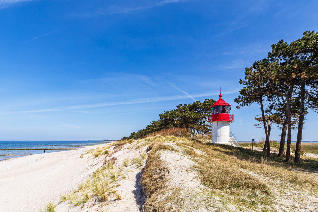 Strand und der Leuchtturm Gellen auf der Insel Hiddensee | Strand und der Leuchtturm Gellen auf der Insel Hiddensee.