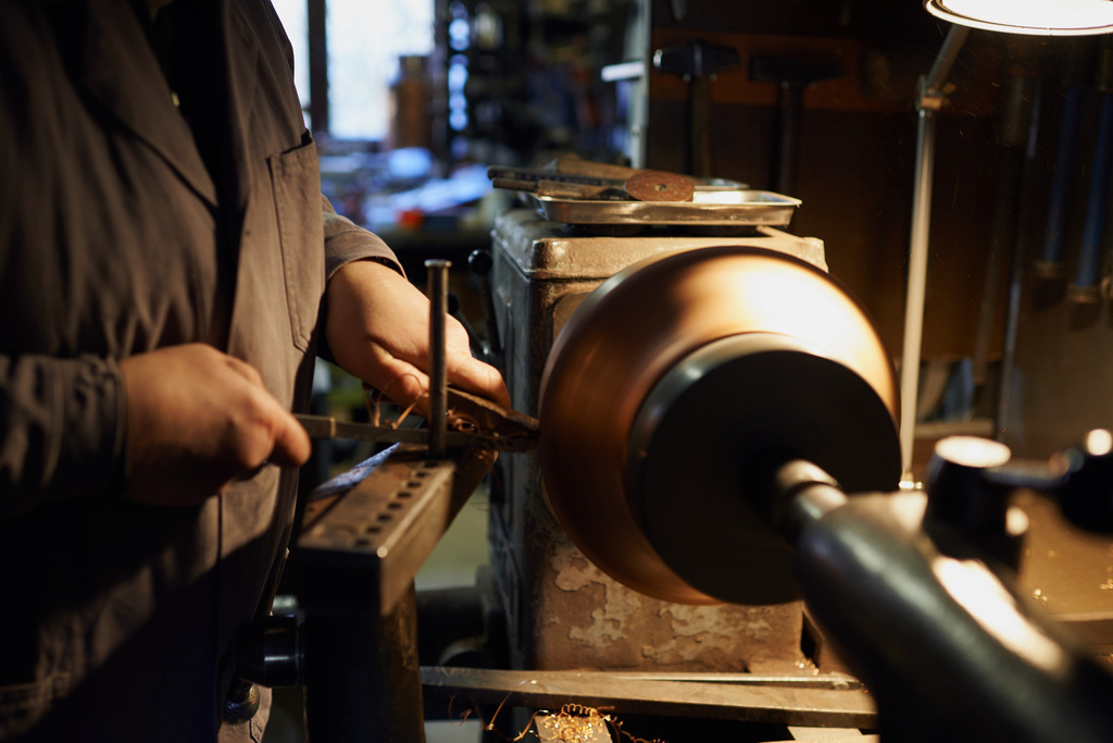 effenberger metalldruecker | Waidhofen an der Thaya, Austria - April 02, 2016: Effenberger Metalldruecker; Herr Rudolf Effenberger arbeitet an der Metalldrückmaschine. - Realisiert mit Pictrs.com