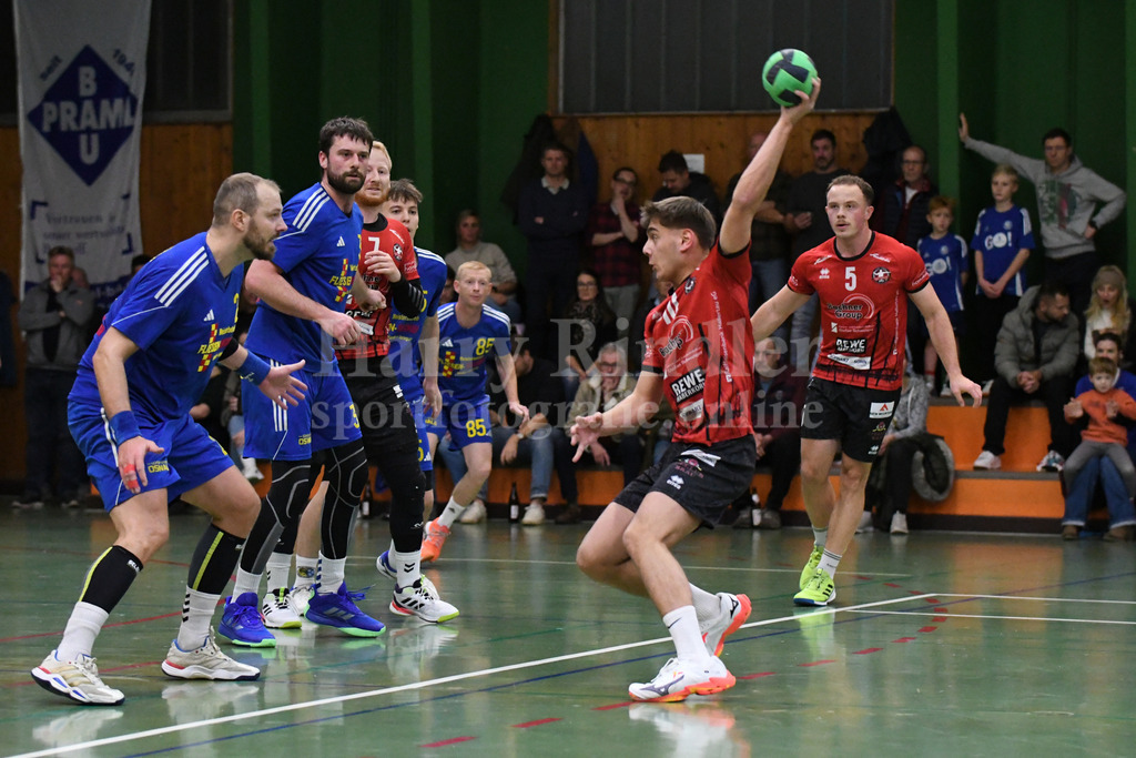 SSG Metten :  TSV 1861 Mainburg  | die Mettener Abwehr stand sicher: v.l. Karel Kveton (SSG Metten #2); Jan Matousik (SSG Metten #3); Philipp Gäck (SSG Metten #5; Manuel Schwab (SSG Metten #85) - Realisiert mit Pictrs.com